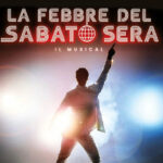 “La febbre del sabato sera”, al Teatro Nazionale di Milano uno dei musical più amati. L’intervista a Simone Sassudelli